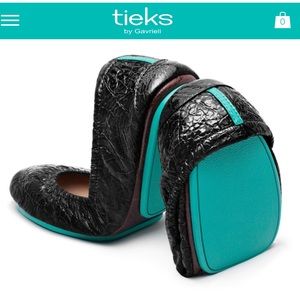Obsidian black Tieks size 7 designer leather blue teal stripe Italian croc style